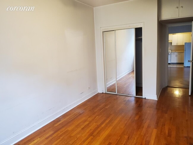 Building Photo - 135 E 61st St