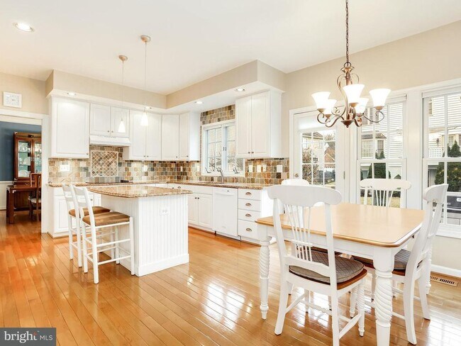 Foto del edificio - 10812 Maplecrest Ln
