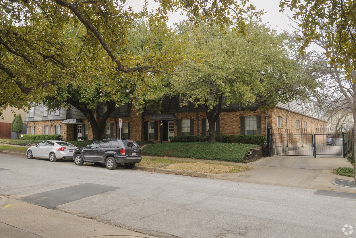 Foto principal - 4040 Travis St