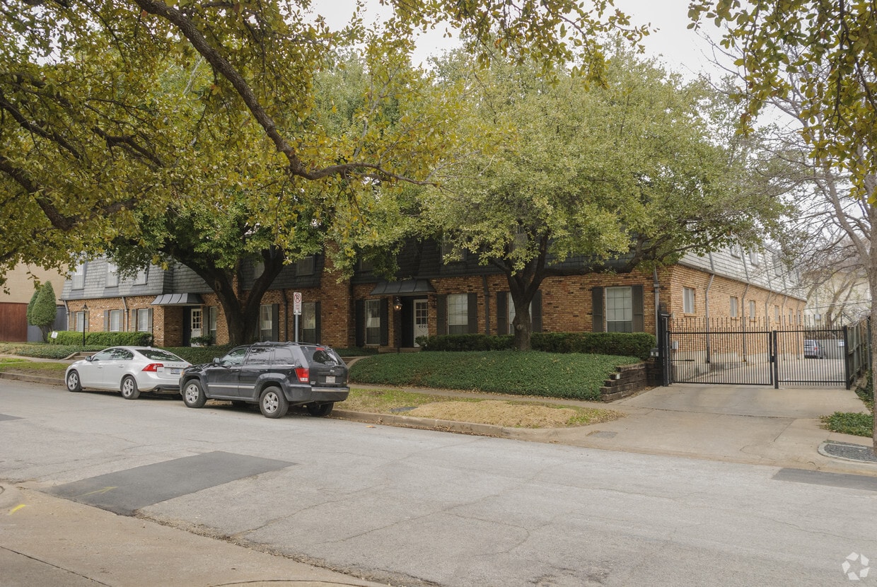 Primary Photo - 4040 Travis St