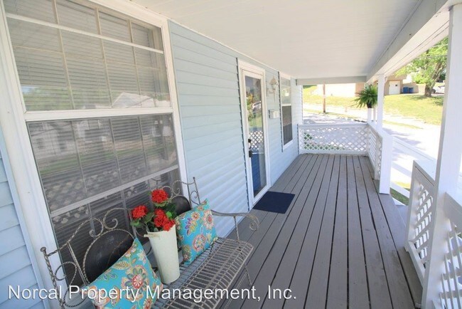 Building Photo - 3 br, 1 bath House - 102 S Myrtle Avenue