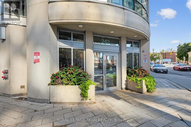 Photo du bâtiment - 242 Rideau St