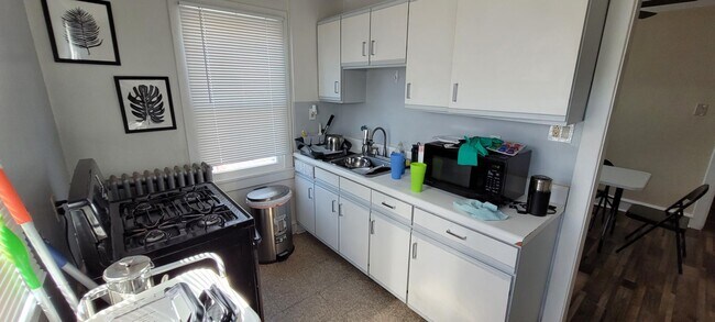 Foto del edificio - 302 Burmont Rd