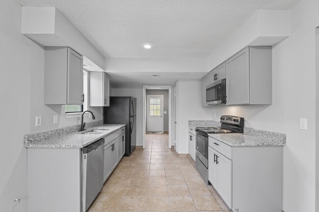 Building Photo - 3 Bedroom duplex in Olathe!