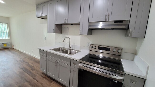 Foto del edificio - 1 Month Free! Fully Renovated Studio with ...