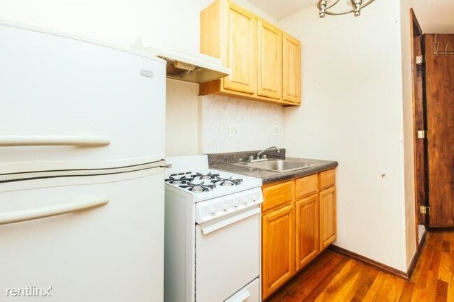 Foto del edificio - 2 br, 1 bath Apartment - 133 Meserole St
