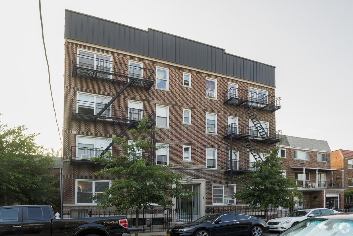 Primary Photo - 2826 44th St