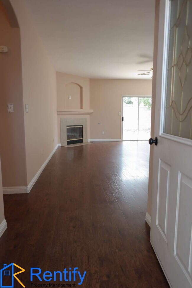 Building Photo - Cute 3/2 SW home in a Cul-de-Sac.