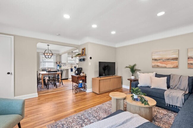 Foto del edificio - 6536 Lawnwood Ave