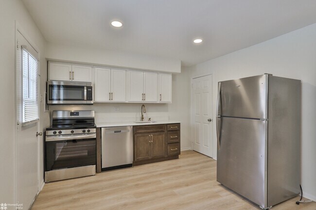 Foto del edificio - Pine Grove Townhomes