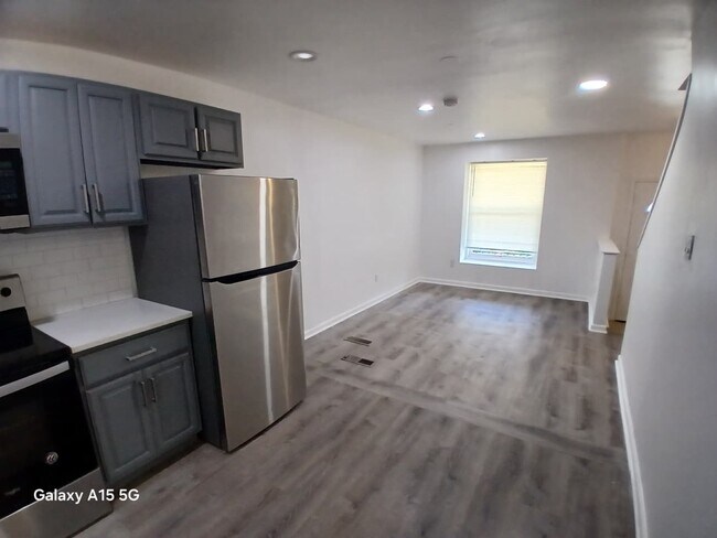 Building Photo - 69 Slocum St