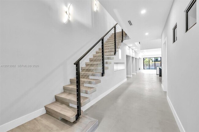 Building Photo - 808-810 SW 9th St