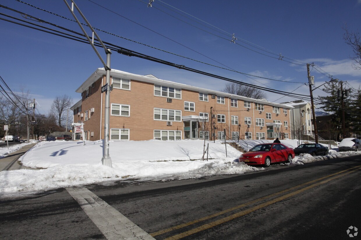 Building Photo - 29-33 Stiles St