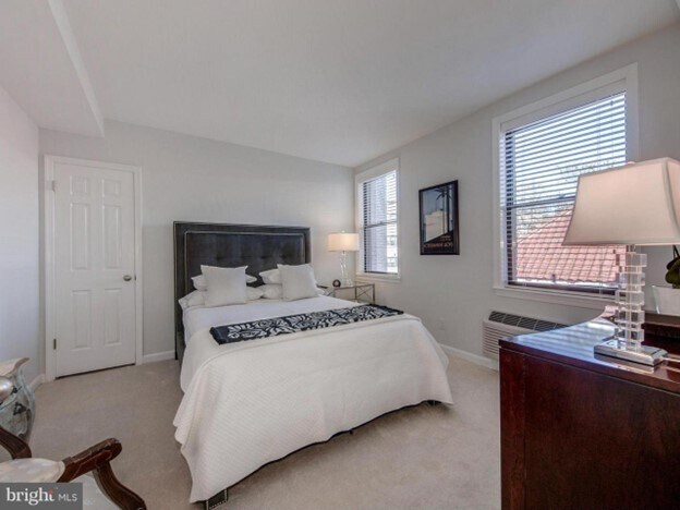 Foto del edificio - 2310 Ashmead Pl NW