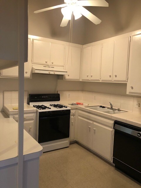 Foto del edificio - 5104 Lakeview Ave