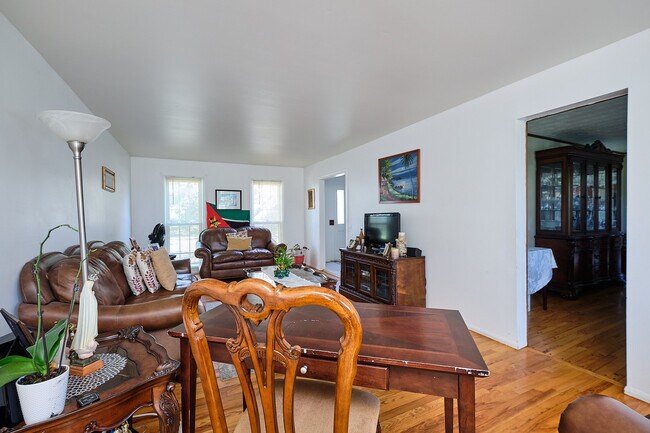 Foto del edificio - 9124 Orchard Brook Dr