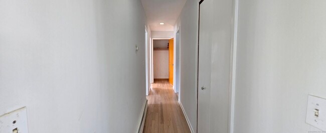 Foto del edificio - 54 Hallock St