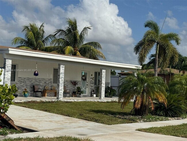 Foto del edificio - 3480 E 9th Ct