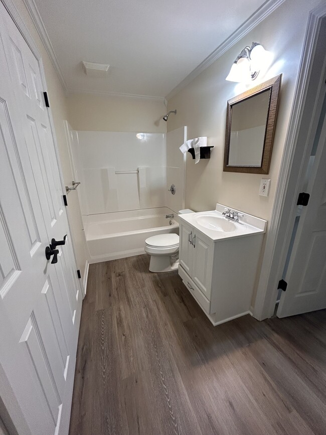 full bath - 2002 Fairbrook Ln