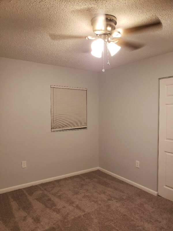 Foto principal - 2118 Navel Cir S