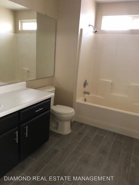 Foto del edificio - 3001 Brookside Dr
