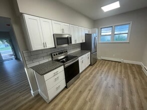 Building Photo - 520 16th St