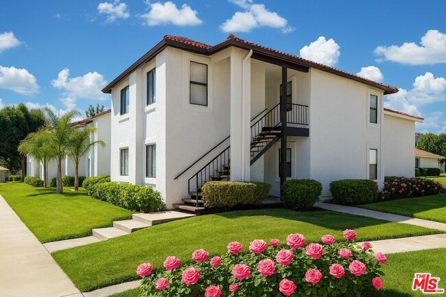 Building Photo - 1930 E College Ave