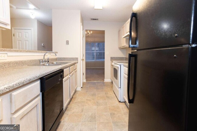 Building Photo - 221 Hillandale Park Ct