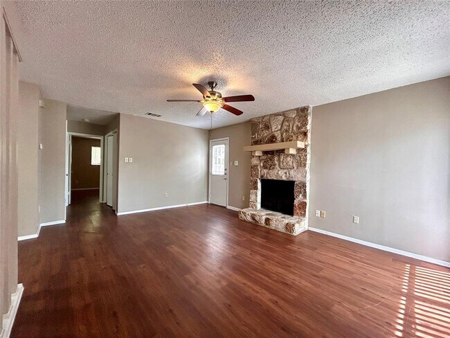 Building Photo - 1504 No Mor Cove