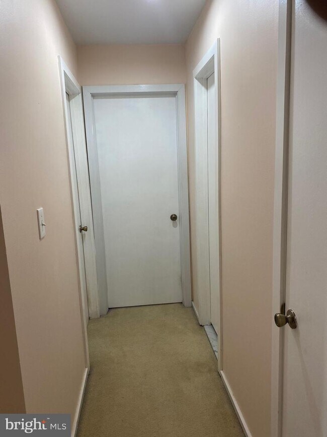 Foto del edificio - 423 Lynetree Dr