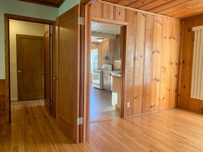 Building Photo - 14885 La Rinconada Dr