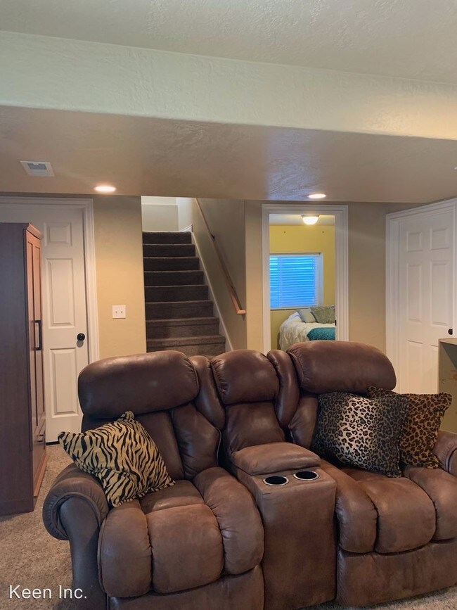 Foto del edificio - 10424 Millerton Dr