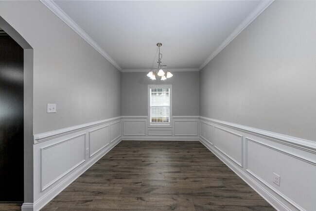 Building Photo - 2802 Betty Gresham Ln