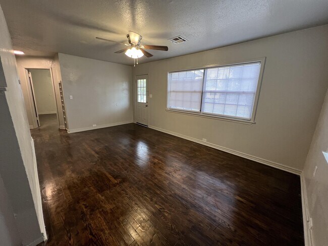 Foto del edificio - 3200 SE 16th St