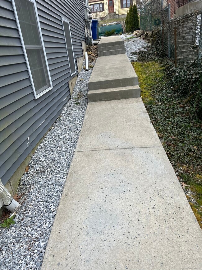 Building Photo - 74 Kaechele Pl