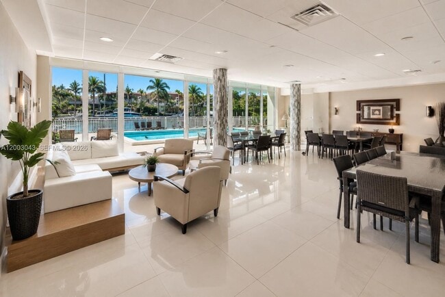 Building Photo - 9500 W Bay Harbor Dr