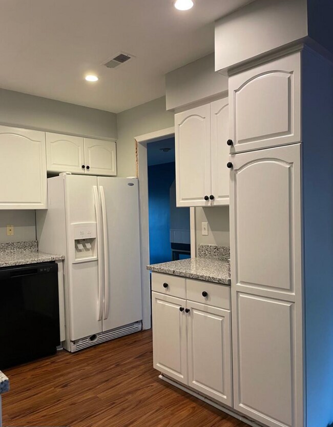 Foto del edificio - 8048 Hilliard Dr