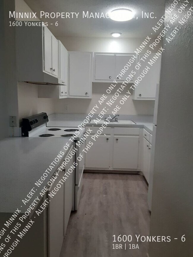 Building Photo - Plainview Apartments 1 Bedroom 1 Bath - Ca...