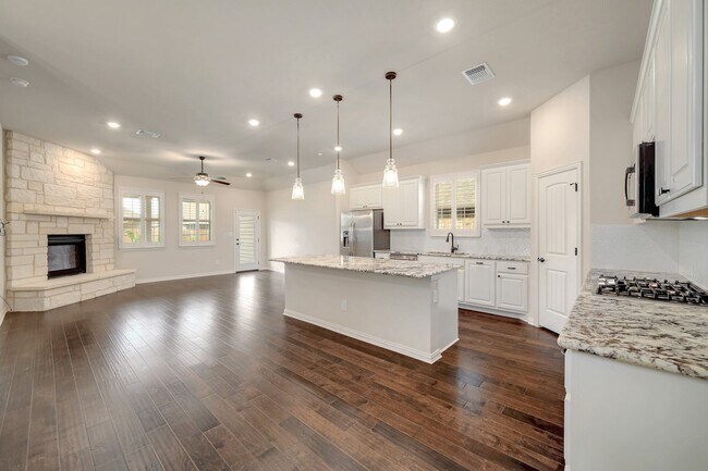 Foto del edificio - 170 Danbark Dr