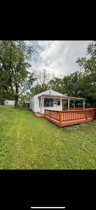 Primary Photo - 1253 E Lawrence St