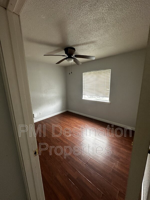 Building Photo - 1525 N 55 Dr