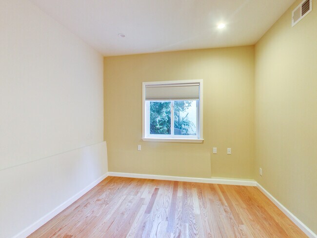 Foto del edificio - 1603 Ortega St