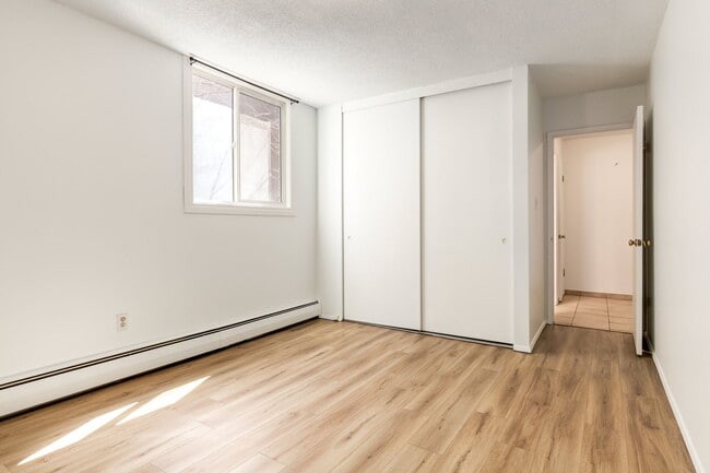 Building Photo - Sunalta Place