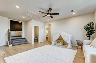 Building Photo - 7606 Redwoods Frst Dr