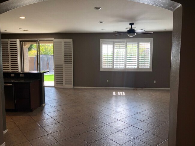 Building Photo - Copper Canyon with POOL!