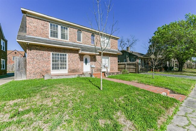 Building Photo - 2505 Isabella St