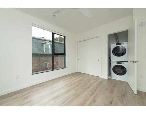 Building Photo - 5 Sewall St