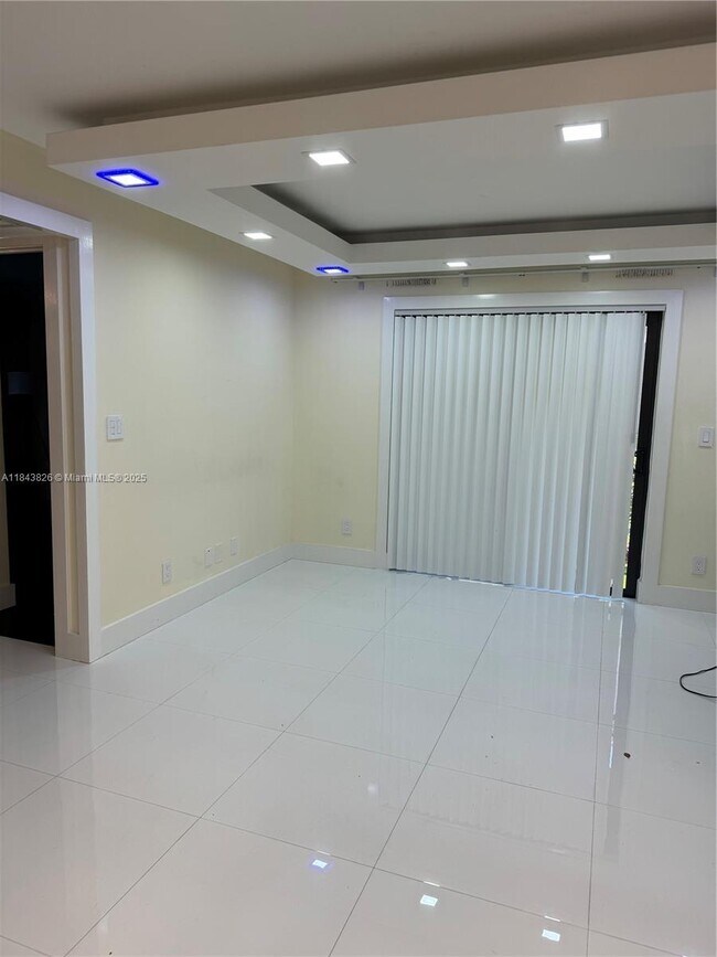 Foto del edificio - 10024 Winding Lake Rd