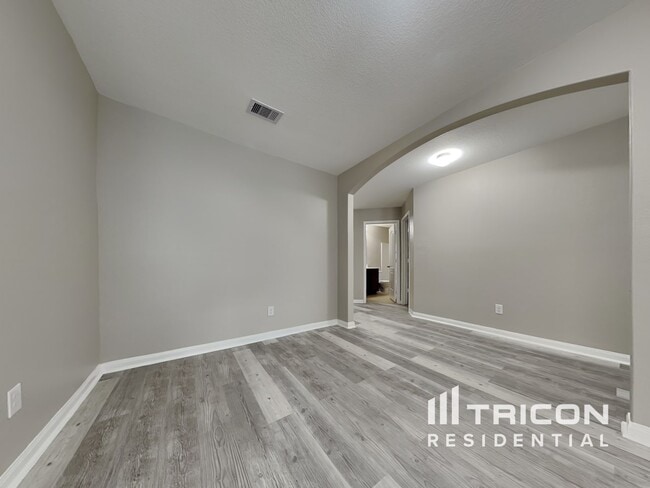 Building Photo - 32608 Decker Creek Dr