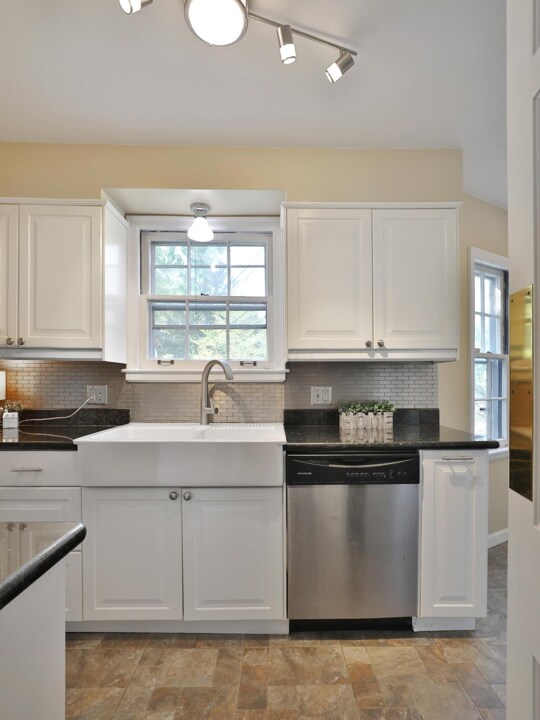 Foto del edificio - 2449 E Livingston Ave